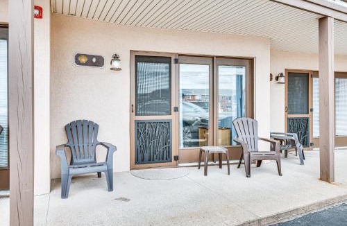 Old Orchard Beach Apartment | Walk to Old Orchard Pier Cozy Beachfront Condo!