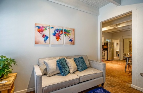 West Old Town Apartment | Walk to Old Town -2BR 2BA, bottom floor