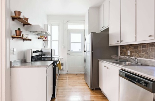 Maisonneuve Apartment | Walk to Olympic Stadium |Modern Montreal Stay - apartment