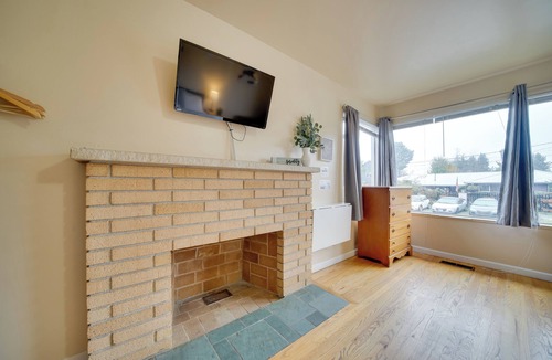 Brighton Apartment | Walk to Othello Park & Light Rail: Seattle Escape