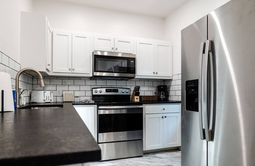 Norman House | Walk to OU Stadium - 3BR/2BA with Patio & Parking