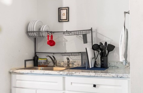 Western Division Apartment | Walk to outlets + free designated parking