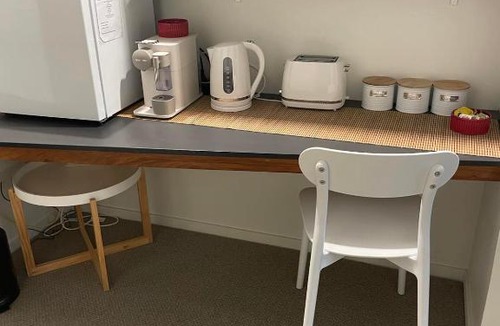 South Townsville Bed & Breakfast | Walk to Palmer B&B - U21