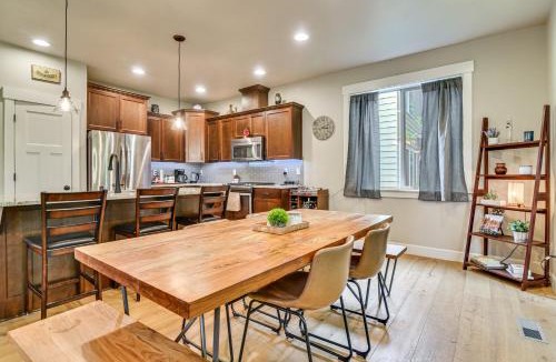 Sandy House | Walk to Park & Creekside Trails! Modern Sandy Home