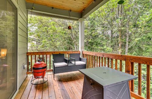 Sandy House | Walk to Park & Creekside Trails! Modern Sandy Home