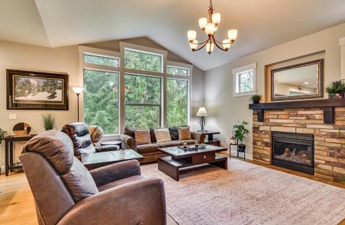 Sandy House | Walk to Park & Creekside Trails! Modern Sandy Home