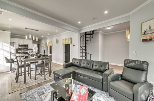 Schenectady Apartment | Walk to Park: Modern Apt 2 Mi to Union College!