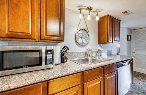 Palmer Lake Cottage | Walk to Park, Trails & Pub! Palmer Lake Cottage