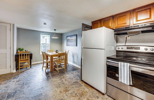 Palmer Lake Cottage | Walk to Park, Trails & Pub! Palmer Lake Cottage
