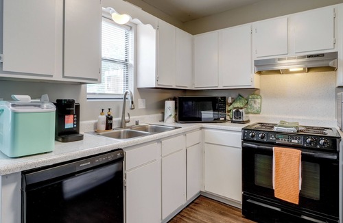 Sherwood Condo | Walk to Park w/Pond, Trails & More! Sherwood Unit