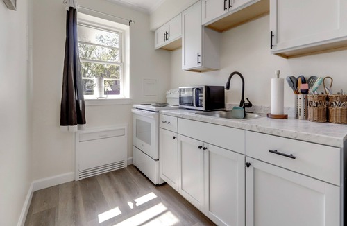 Cambridge Condo | Walk to Parks & Marina! Waterfront Cambridge Condo