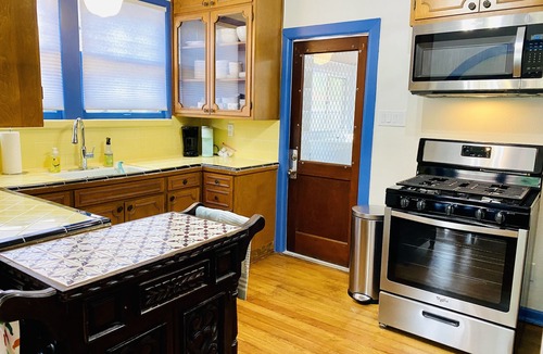 Tobin Hill House | Walk to Pearl & Riverwalk! Historic Casita close to downtown SA