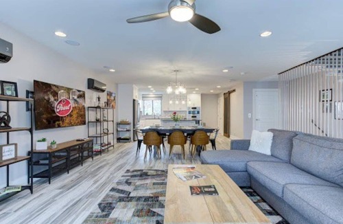 Tobin Hill House | Walk to Pearl & Riverwalk from Stylish Home—Rooftop Views & Movie Nights!