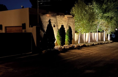 Historic Eastside Cottage | Walk to Plaza and Canyon Road in casita of your own!