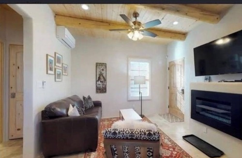 Historic Eastside Cottage | Walk to Plaza and Canyon Road in casita of your own!