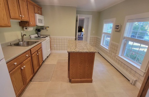 South Chatham Cottage | Walk to Pleasant St Beach!