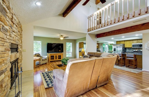Flemington House | Walk to Pomme de Terre Lake: Pet-Friendly Escape