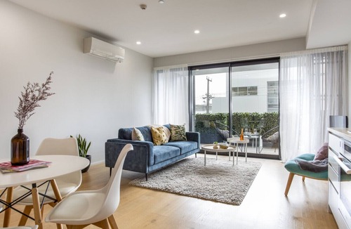 Grey Lynn Apartment | Walk To Ponsonby Rd Blackout Blinds Spacious