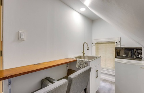 Westernport Apartment | Walk to Potomac River! Studio w/Shared Sauna