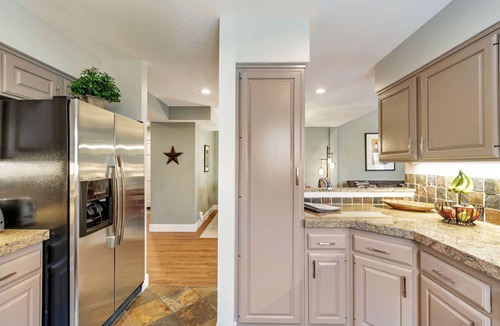 Cottonwood Heights Condo | Walk to Restaurants and Coffee - Great New Hot Tub