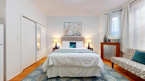 Coolidge Corner South Side Apartment | Walk to Restaurants, Shopping, near BU and Hosp