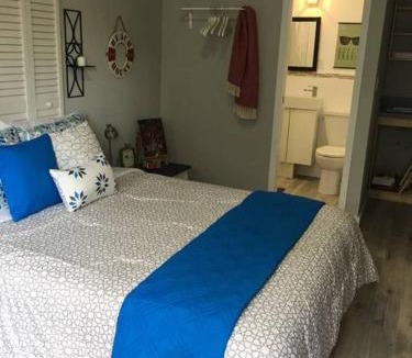 Coral Way Apartment | Walk to Restaurants and Shops - 5S