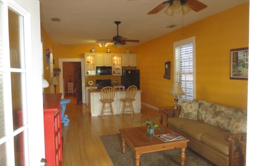 San Jacinto House | Walk to restaurants/bars/beach. Free Beach Pass/Umbrela/Chairs in Summer.