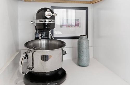 Greenwood House | Walk to Restaurants & Coffee + BBQ w/Outdoor Seating + Tesla EV Charger