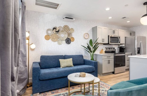 Hillsboro Village Apartment | Walk to Restaurants from Condo, by Hospitals, 3 miles to Downtown