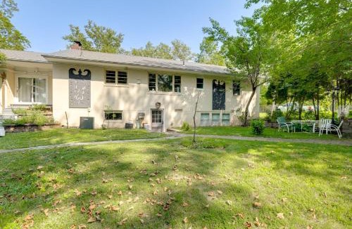 New Hope House | Walk to Restaurants New Hope Home with Deck and Yard!
