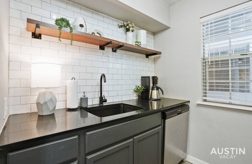 Brentwood Apartment | Walk to Restaurants or Cook in Subway Tile Kitchen