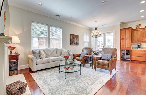 St. Helena House | Walk to Restaurants, Wineries and More