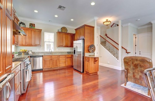 St. Helena House | Walk to Restaurants, Wineries and More