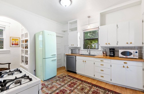 Livingston House | Walk to River, Arts, Eats, Rodeo and all the Fun!