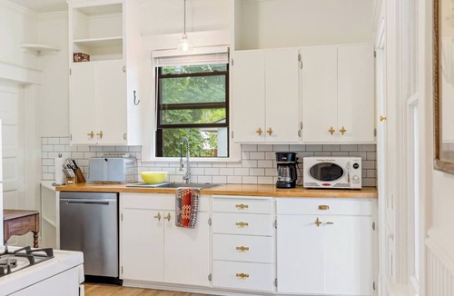 Livingston House | Walk to River, Arts, Eats, Rodeo and all the Fun!