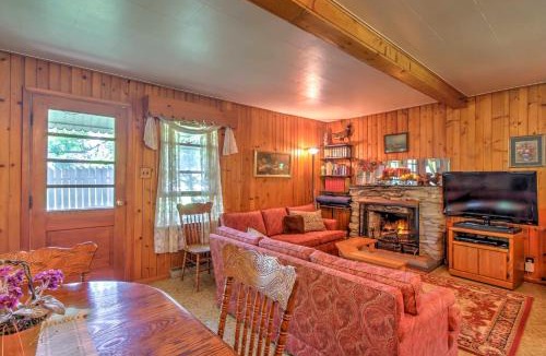 Bellevue House | Walk to River! 'It's A Wonderful Life' Cottage