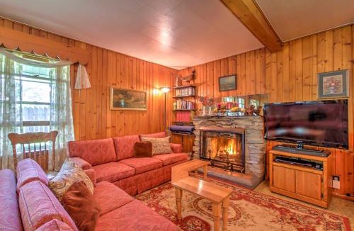 Bellevue House | Walk to River! Its A Wonderful Life Cottage