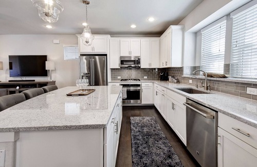 Southtown House | Walk to Riverwalk & Alamo Luxury Southtown 3BR Stylish Home Near Alamodome