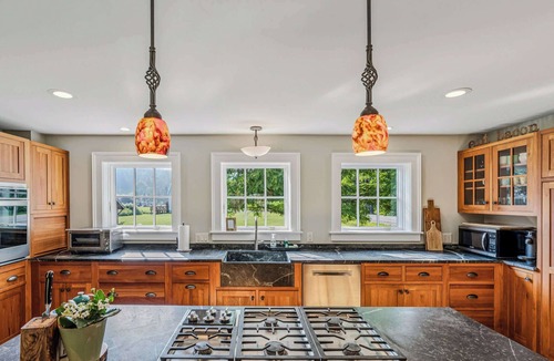 South Pomfret House | Walk to S6! Pool Table/Fireplace - Saskadena Lodge