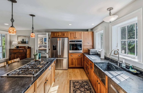 South Pomfret House | Walk to S6! Pool Table/Fireplace - Saskadena Lodge