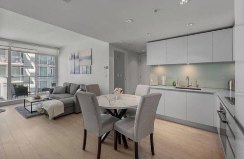 Victoria Park Condo | Walk to Saddledome | AC | DT Views | UG Parking