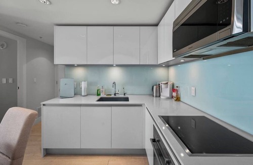 Victoria Park Condo | Walk to Saddledome | AC | DT Views | UG Parking