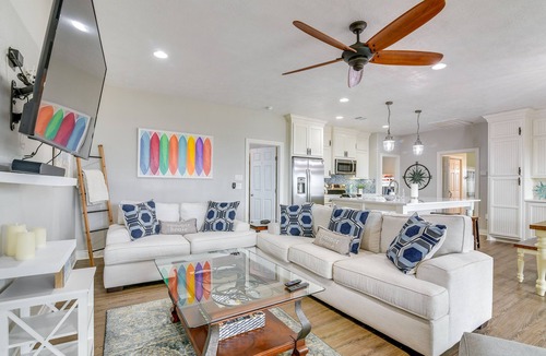 Crystal Beach House | Walk to Sand! Home w/Wide-Open Ocean Views + Bar