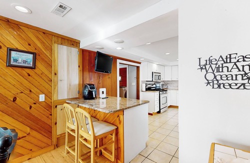 Scituate House | Walk to Sandhills Beach! Sunny Group Getaway