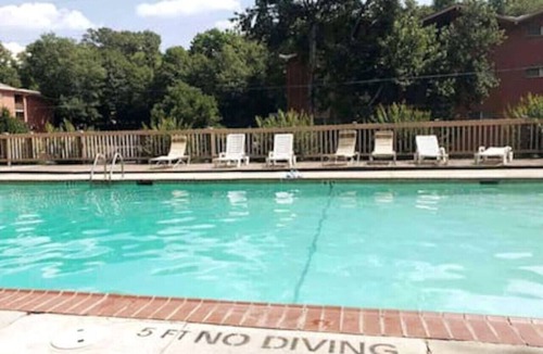 Athens Apartment | Walk to Sanford Stadium/DT w/view Dawg Friendly!