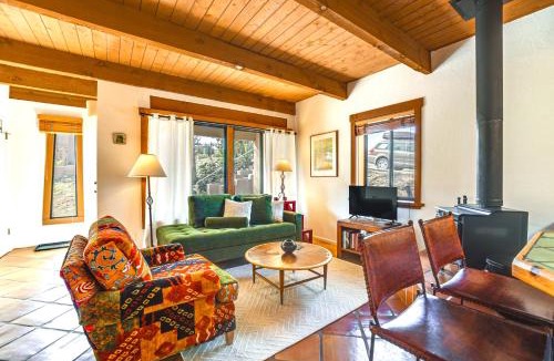 Northeast Santa Fe House | Walk to Santa Fe Plaza: Condo w/Pool & Hot Tub!
