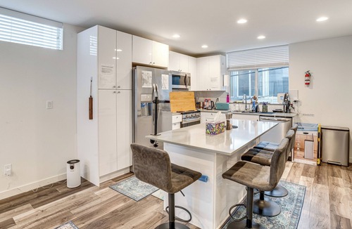 Squire Park House | Walk to Seattle University: Centrally Located Gem