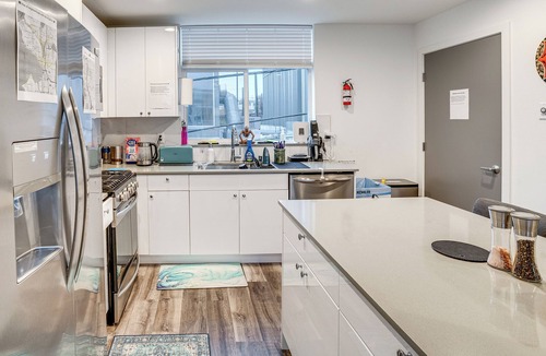 Squire Park House | Walk to Seattle University: Centrally Located Gem