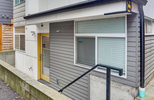 Squire Park House | Walk to Seattle University: Centrally Located Gem