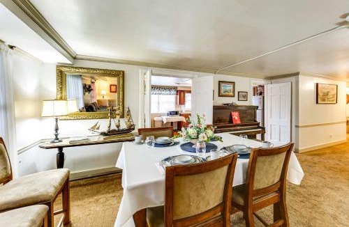 Elizabeth Apartment | Walk to Shops and Eats Apt in Downtown Elizabeth